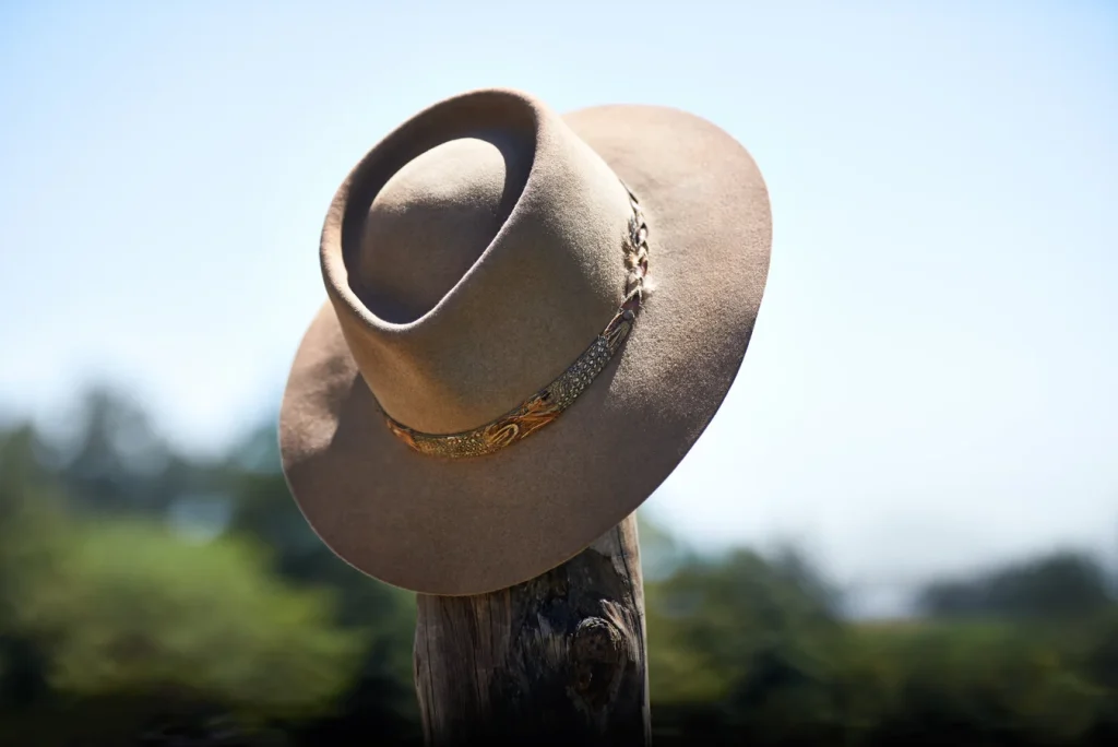 Réalisation chapeau, Mon P'tit Cordonnier, serrurerie Talmont-Saint-Hilaire